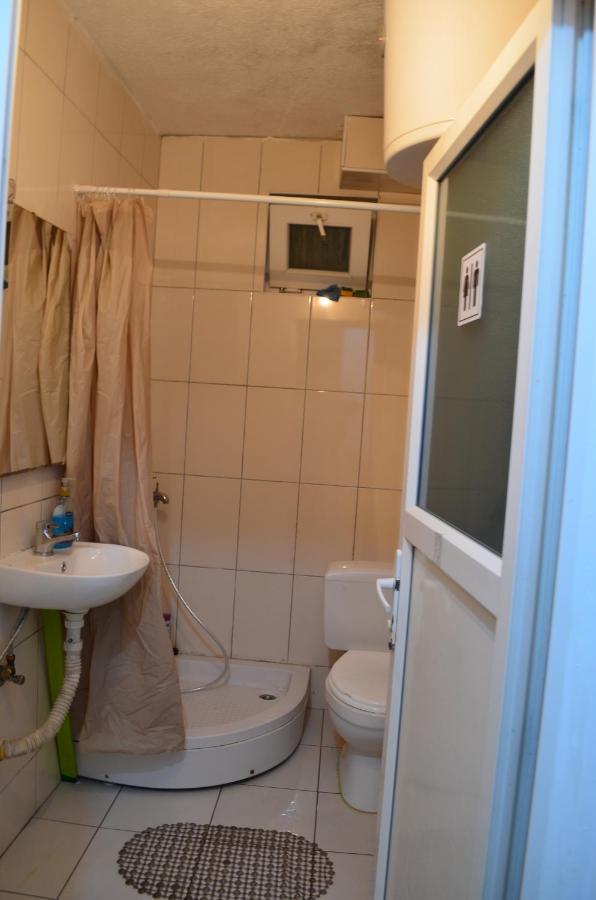 Moonlight Hostel พริสตีนา ภายนอก รูปภาพ